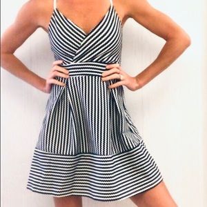 🦩NWT⛵️ Navy and white stripe mini Sundress 🌞